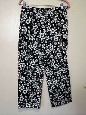 Van Heusen Black & White Floral Wide-Leg Capris. Size 8. NWT